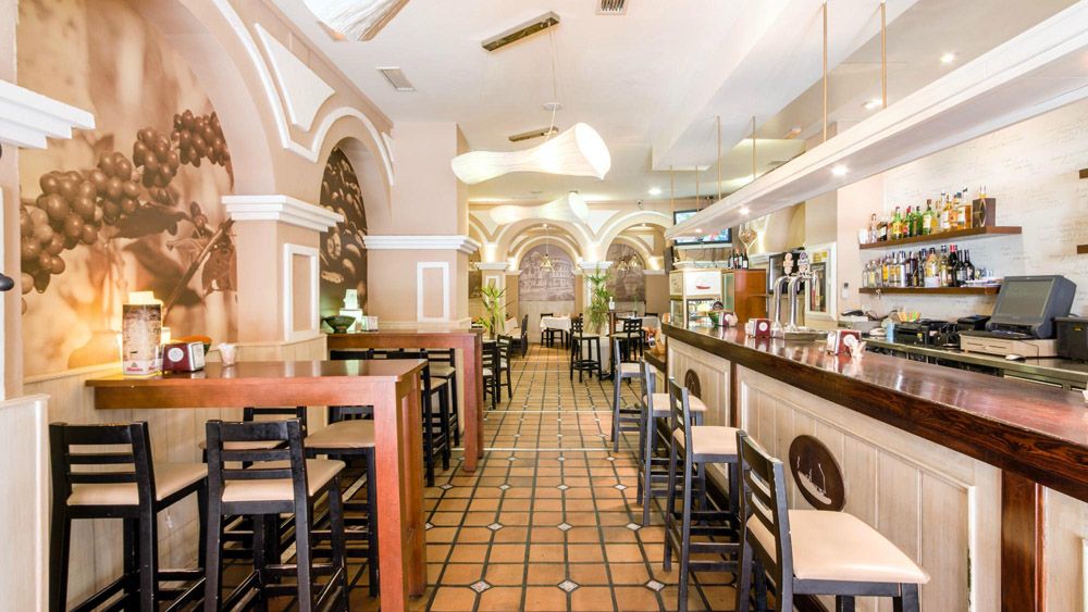 colonial, rincon colonial, rincón de la colonial, restaurante en Úbeda, dónde comer en Úbeda, restaurante en Úbeda centro, comida casera en Úbeda, tapas en Úbeda, cocina tradicional en Úbeda, mejores restaurantes en Úbeda, restaurante acogedor en Úbeda, comer bien en Úbeda, restaurante recomendado en Úbeda, calamares a la romana, calamares a la romana en Úbeda, comida para llevar en Úbeda, comida a domicilio en Úbeda, restaurante con comida para llevar Úbeda, tapas para llevar en Úbeda, pedir calamares a domicilio Úbeda, careta frita, careta frita en Úbeda, platos tradicionales Úbeda, pedir careta frita a domicilio Úbeda, puntillitas fritas, puntillitas en Úbeda, tapas de pescado en Úbeda, raciones para llevar en Úbeda, pedir puntillitas a domicilio Úbeda, solomillo al Jerez, solomillo de cerdo al Jerez, solomillo con gambas en Úbeda, platos caseros Úbeda, pedir solomillo al Jerez a domicilio Úbeda, restaurante comida tradicional Úbeda, flamenquín casero, flamenquín en Úbeda, flamenquín andaluz, platos tradicionales Úbeda, pedir flamenquín a domicilio Úbeda, restaurante típico de Úbeda, torreznos de Soria, torreznos en Úbeda, torreznos crujientes, pedir torreznos a domicilio Úbeda, platos típicos Úbeda, carrillada en salsa, carrillada al Pedro Ximénez, carrillada en Úbeda, guisos tradicionales Úbeda, pedir carrillada a domicilio Úbeda, sepia a la plancha, sepia con ajo y perejil, sepia a la plancha en Úbeda, platos de pescado Úbeda, pedir sepia a domicilio Úbeda, restaurante mediterráneo en Úbeda, nuggets de pollo, nuggets de pollo con patatas, nuggets en Úbeda, menú infantil Úbeda, pedir nuggets a domicilio Úbeda, platos para niños Úbeda, pechuga empanada, pechuga de pollo empanada, pechuga con patatas fritas, pedir pechuga empanada a domicilio Úbeda, menú infantil Úbeda, cachopo casero, cachopo en Úbeda, cachopo con jamón y queso, pedir cachopo a domicilio Úbeda, cafetería en Úbeda, desayunar en Úbeda, merendar en Úbeda, café en Úbeda, mejores cafeterías en Úbeda, cafetería acogedora en Úbeda, dónde tomar café en Úbeda, cafetería centro de Úbeda, tardeo en Úbeda, copas en Úbeda, bares de copas en Úbeda, locales de tardeo en Úbeda, bar de copas en Calle Redonda de Miradores, dónde salir en Úbeda, ocio nocturno en Úbeda, tomar copas en Úbeda, pub en Úbeda, salir en Úbeda, conciertos en Úbeda, fiesta en Úbeda, locales para eventos en Úbeda, prebodas en Úbeda, pubs con música en Úbeda