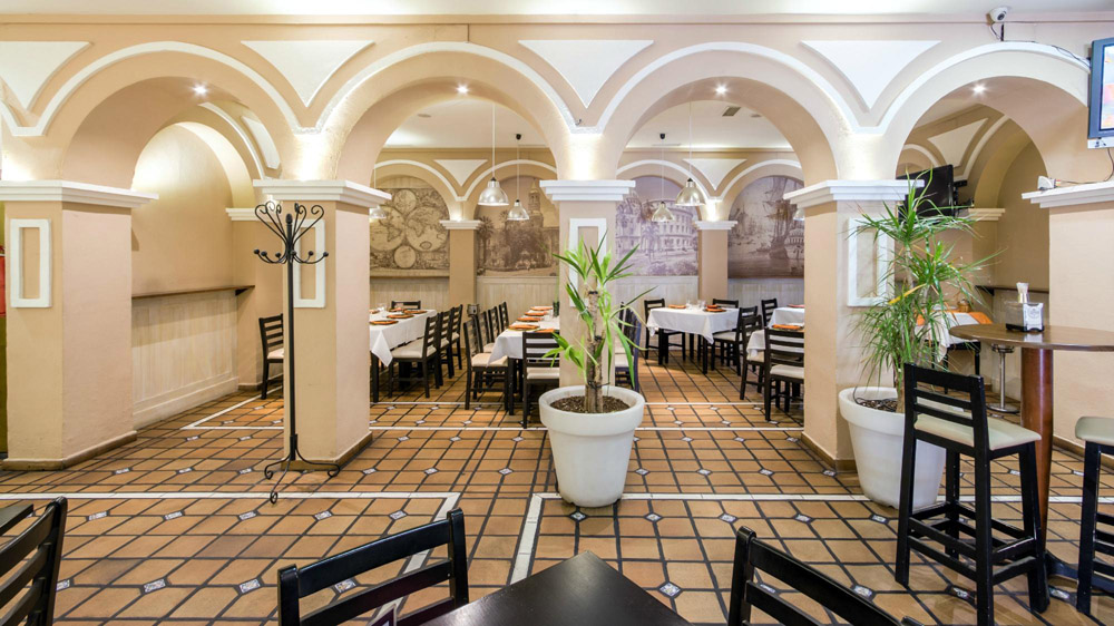 colonial, rincon colonial, rincón de la colonial, restaurante en Úbeda, dónde comer en Úbeda, restaurante en Úbeda centro, comida casera en Úbeda, tapas en Úbeda, cocina tradicional en Úbeda, mejores restaurantes en Úbeda, restaurante acogedor en Úbeda, comer bien en Úbeda, restaurante recomendado en Úbeda, calamares a la romana, calamares a la romana en Úbeda, comida para llevar en Úbeda, comida a domicilio en Úbeda, restaurante con comida para llevar Úbeda, tapas para llevar en Úbeda, pedir calamares a domicilio Úbeda, careta frita, careta frita en Úbeda, platos tradicionales Úbeda, pedir careta frita a domicilio Úbeda, puntillitas fritas, puntillitas en Úbeda, tapas de pescado en Úbeda, raciones para llevar en Úbeda, pedir puntillitas a domicilio Úbeda, solomillo al Jerez, solomillo de cerdo al Jerez, solomillo con gambas en Úbeda, platos caseros Úbeda, pedir solomillo al Jerez a domicilio Úbeda, restaurante comida tradicional Úbeda, flamenquín casero, flamenquín en Úbeda, flamenquín andaluz, platos tradicionales Úbeda, pedir flamenquín a domicilio Úbeda, restaurante típico de Úbeda, torreznos de Soria, torreznos en Úbeda, torreznos crujientes, pedir torreznos a domicilio Úbeda, platos típicos Úbeda, carrillada en salsa, carrillada al Pedro Ximénez, carrillada en Úbeda, guisos tradicionales Úbeda, pedir carrillada a domicilio Úbeda, sepia a la plancha, sepia con ajo y perejil, sepia a la plancha en Úbeda, platos de pescado Úbeda, pedir sepia a domicilio Úbeda, restaurante mediterráneo en Úbeda, nuggets de pollo, nuggets de pollo con patatas, nuggets en Úbeda, menú infantil Úbeda, pedir nuggets a domicilio Úbeda, platos para niños Úbeda, pechuga empanada, pechuga de pollo empanada, pechuga con patatas fritas, pedir pechuga empanada a domicilio Úbeda, menú infantil Úbeda, cachopo casero, cachopo en Úbeda, cachopo con jamón y queso, pedir cachopo a domicilio Úbeda, cafetería en Úbeda, desayunar en Úbeda, merendar en Úbeda, café en Úbeda, mejores cafeterías en Úbeda, cafetería acogedora en Úbeda, dónde tomar café en Úbeda, cafetería centro de Úbeda, tardeo en Úbeda, copas en Úbeda, bares de copas en Úbeda, locales de tardeo en Úbeda, bar de copas en Calle Redonda de Miradores, dónde salir en Úbeda, ocio nocturno en Úbeda, tomar copas en Úbeda, pub en Úbeda, salir en Úbeda, conciertos en Úbeda, fiesta en Úbeda, locales para eventos en Úbeda, prebodas en Úbeda, pubs con música en Úbeda