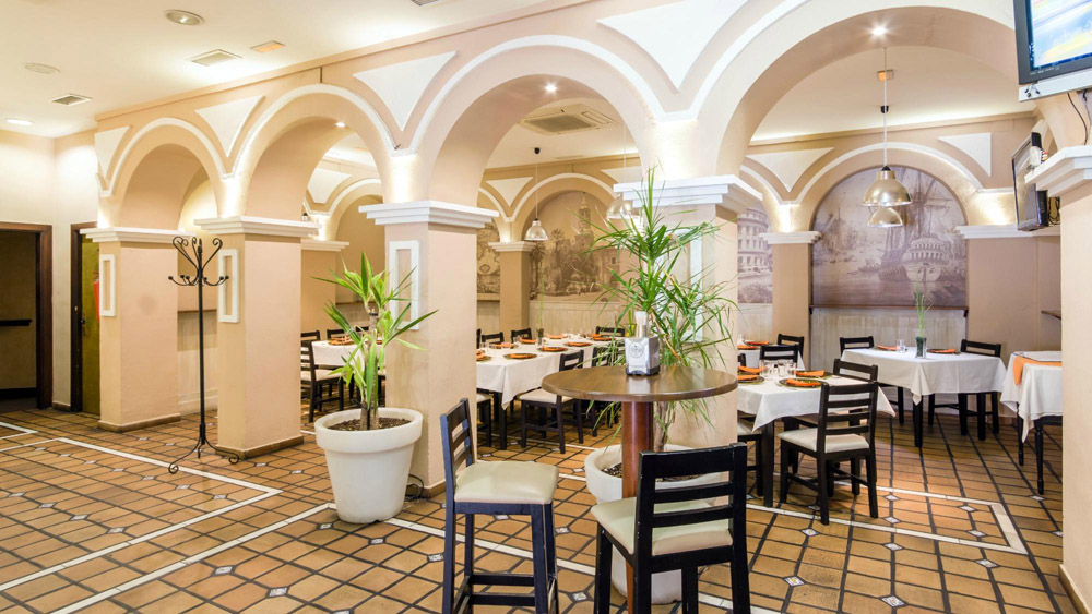 colonial, rincon colonial, rincón de la colonial, restaurante en Úbeda, dónde comer en Úbeda, restaurante en Úbeda centro, comida casera en Úbeda, tapas en Úbeda, cocina tradicional en Úbeda, mejores restaurantes en Úbeda, restaurante acogedor en Úbeda, comer bien en Úbeda, restaurante recomendado en Úbeda, calamares a la romana, calamares a la romana en Úbeda, comida para llevar en Úbeda, comida a domicilio en Úbeda, restaurante con comida para llevar Úbeda, tapas para llevar en Úbeda, pedir calamares a domicilio Úbeda, careta frita, careta frita en Úbeda, platos tradicionales Úbeda, pedir careta frita a domicilio Úbeda, puntillitas fritas, puntillitas en Úbeda, tapas de pescado en Úbeda, raciones para llevar en Úbeda, pedir puntillitas a domicilio Úbeda, solomillo al Jerez, solomillo de cerdo al Jerez, solomillo con gambas en Úbeda, platos caseros Úbeda, pedir solomillo al Jerez a domicilio Úbeda, restaurante comida tradicional Úbeda, flamenquín casero, flamenquín en Úbeda, flamenquín andaluz, platos tradicionales Úbeda, pedir flamenquín a domicilio Úbeda, restaurante típico de Úbeda, torreznos de Soria, torreznos en Úbeda, torreznos crujientes, pedir torreznos a domicilio Úbeda, platos típicos Úbeda, carrillada en salsa, carrillada al Pedro Ximénez, carrillada en Úbeda, guisos tradicionales Úbeda, pedir carrillada a domicilio Úbeda, sepia a la plancha, sepia con ajo y perejil, sepia a la plancha en Úbeda, platos de pescado Úbeda, pedir sepia a domicilio Úbeda, restaurante mediterráneo en Úbeda, nuggets de pollo, nuggets de pollo con patatas, nuggets en Úbeda, menú infantil Úbeda, pedir nuggets a domicilio Úbeda, platos para niños Úbeda, pechuga empanada, pechuga de pollo empanada, pechuga con patatas fritas, pedir pechuga empanada a domicilio Úbeda, menú infantil Úbeda, cachopo casero, cachopo en Úbeda, cachopo con jamón y queso, pedir cachopo a domicilio Úbeda, cafetería en Úbeda, desayunar en Úbeda, merendar en Úbeda, café en Úbeda, mejores cafeterías en Úbeda, cafetería acogedora en Úbeda, dónde tomar café en Úbeda, cafetería centro de Úbeda, tardeo en Úbeda, copas en Úbeda, bares de copas en Úbeda, locales de tardeo en Úbeda, bar de copas en Calle Redonda de Miradores, dónde salir en Úbeda, ocio nocturno en Úbeda, tomar copas en Úbeda, pub en Úbeda, salir en Úbeda, conciertos en Úbeda, fiesta en Úbeda, locales para eventos en Úbeda, prebodas en Úbeda, pubs con música en Úbeda