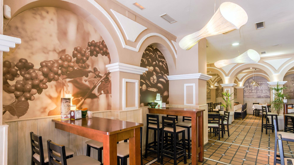 colonial, rincon colonial, rincón de la colonial, restaurante en Úbeda, dónde comer en Úbeda, restaurante en Úbeda centro, comida casera en Úbeda, tapas en Úbeda, cocina tradicional en Úbeda, mejores restaurantes en Úbeda, restaurante acogedor en Úbeda, comer bien en Úbeda, restaurante recomendado en Úbeda, calamares a la romana, calamares a la romana en Úbeda, comida para llevar en Úbeda, comida a domicilio en Úbeda, restaurante con comida para llevar Úbeda, tapas para llevar en Úbeda, pedir calamares a domicilio Úbeda, careta frita, careta frita en Úbeda, platos tradicionales Úbeda, pedir careta frita a domicilio Úbeda, puntillitas fritas, puntillitas en Úbeda, tapas de pescado en Úbeda, raciones para llevar en Úbeda, pedir puntillitas a domicilio Úbeda, solomillo al Jerez, solomillo de cerdo al Jerez, solomillo con gambas en Úbeda, platos caseros Úbeda, pedir solomillo al Jerez a domicilio Úbeda, restaurante comida tradicional Úbeda, flamenquín casero, flamenquín en Úbeda, flamenquín andaluz, platos tradicionales Úbeda, pedir flamenquín a domicilio Úbeda, restaurante típico de Úbeda, torreznos de Soria, torreznos en Úbeda, torreznos crujientes, pedir torreznos a domicilio Úbeda, platos típicos Úbeda, carrillada en salsa, carrillada al Pedro Ximénez, carrillada en Úbeda, guisos tradicionales Úbeda, pedir carrillada a domicilio Úbeda, sepia a la plancha, sepia con ajo y perejil, sepia a la plancha en Úbeda, platos de pescado Úbeda, pedir sepia a domicilio Úbeda, restaurante mediterráneo en Úbeda, nuggets de pollo, nuggets de pollo con patatas, nuggets en Úbeda, menú infantil Úbeda, pedir nuggets a domicilio Úbeda, platos para niños Úbeda, pechuga empanada, pechuga de pollo empanada, pechuga con patatas fritas, pedir pechuga empanada a domicilio Úbeda, menú infantil Úbeda, cachopo casero, cachopo en Úbeda, cachopo con jamón y queso, pedir cachopo a domicilio Úbeda, cafetería en Úbeda, desayunar en Úbeda, merendar en Úbeda, café en Úbeda, mejores cafeterías en Úbeda, cafetería acogedora en Úbeda, dónde tomar café en Úbeda, cafetería centro de Úbeda, tardeo en Úbeda, copas en Úbeda, bares de copas en Úbeda, locales de tardeo en Úbeda, bar de copas en Calle Redonda de Miradores, dónde salir en Úbeda, ocio nocturno en Úbeda, tomar copas en Úbeda, pub en Úbeda, salir en Úbeda, conciertos en Úbeda, fiesta en Úbeda, locales para eventos en Úbeda, prebodas en Úbeda, pubs con música en Úbeda