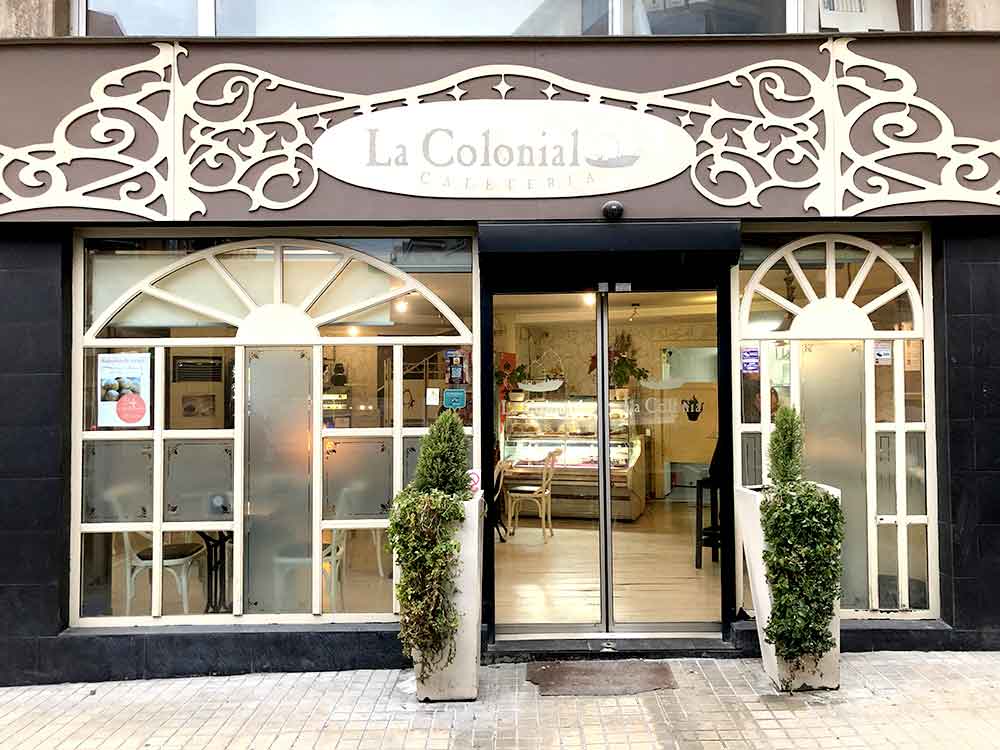 colonial, rincon colonial, rincón de la colonial, restaurante en Úbeda, dónde comer en Úbeda, restaurante en Úbeda centro, comida casera en Úbeda, tapas en Úbeda, cocina tradicional en Úbeda, mejores restaurantes en Úbeda, restaurante acogedor en Úbeda, comer bien en Úbeda, restaurante recomendado en Úbeda, calamares a la romana, calamares a la romana en Úbeda, comida para llevar en Úbeda, comida a domicilio en Úbeda, restaurante con comida para llevar Úbeda, tapas para llevar en Úbeda, pedir calamares a domicilio Úbeda, careta frita, careta frita en Úbeda, platos tradicionales Úbeda, pedir careta frita a domicilio Úbeda, puntillitas fritas, puntillitas en Úbeda, tapas de pescado en Úbeda, raciones para llevar en Úbeda, pedir puntillitas a domicilio Úbeda, solomillo al Jerez, solomillo de cerdo al Jerez, solomillo con gambas en Úbeda, platos caseros Úbeda, pedir solomillo al Jerez a domicilio Úbeda, restaurante comida tradicional Úbeda, flamenquín casero, flamenquín en Úbeda, flamenquín andaluz, platos tradicionales Úbeda, pedir flamenquín a domicilio Úbeda, restaurante típico de Úbeda, torreznos de Soria, torreznos en Úbeda, torreznos crujientes, pedir torreznos a domicilio Úbeda, platos típicos Úbeda, carrillada en salsa, carrillada al Pedro Ximénez, carrillada en Úbeda, guisos tradicionales Úbeda, pedir carrillada a domicilio Úbeda, sepia a la plancha, sepia con ajo y perejil, sepia a la plancha en Úbeda, platos de pescado Úbeda, pedir sepia a domicilio Úbeda, restaurante mediterráneo en Úbeda, nuggets de pollo, nuggets de pollo con patatas, nuggets en Úbeda, menú infantil Úbeda, pedir nuggets a domicilio Úbeda, platos para niños Úbeda, pechuga empanada, pechuga de pollo empanada, pechuga con patatas fritas, pedir pechuga empanada a domicilio Úbeda, menú infantil Úbeda, cachopo casero, cachopo en Úbeda, cachopo con jamón y queso, pedir cachopo a domicilio Úbeda, cafetería en Úbeda, desayunar en Úbeda, merendar en Úbeda, café en Úbeda, mejores cafeterías en Úbeda, cafetería acogedora en Úbeda, dónde tomar café en Úbeda, cafetería centro de Úbeda, tardeo en Úbeda, copas en Úbeda, bares de copas en Úbeda, locales de tardeo en Úbeda, bar de copas en Calle Redonda de Miradores, dónde salir en Úbeda, ocio nocturno en Úbeda, tomar copas en Úbeda, pub en Úbeda, salir en Úbeda, conciertos en Úbeda, fiesta en Úbeda, locales para eventos en Úbeda, prebodas en Úbeda, pubs con música en Úbeda